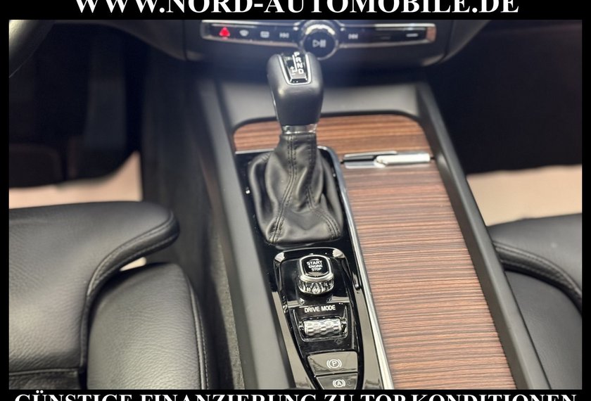 Volvo XC60 XC60 D4 Momentum *ACC*LEDER*KAM*LED*BLIS*19ZOLL*