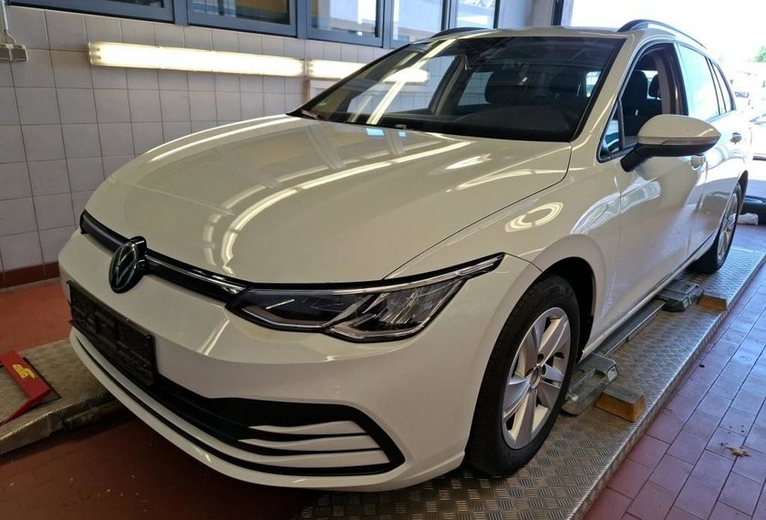 Volkswagen Golf Golf Variant 1.5 eTSI DSG Life Kamera/Navi/LED