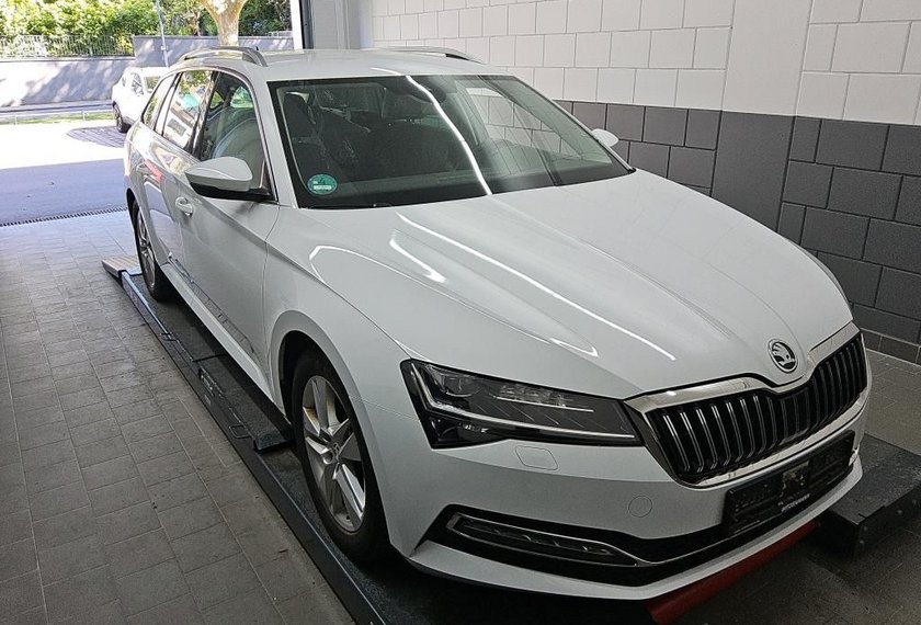 Skoda Superb Superb Combi 2.0 TDI Style DSG Leder/AHK/StHz/18