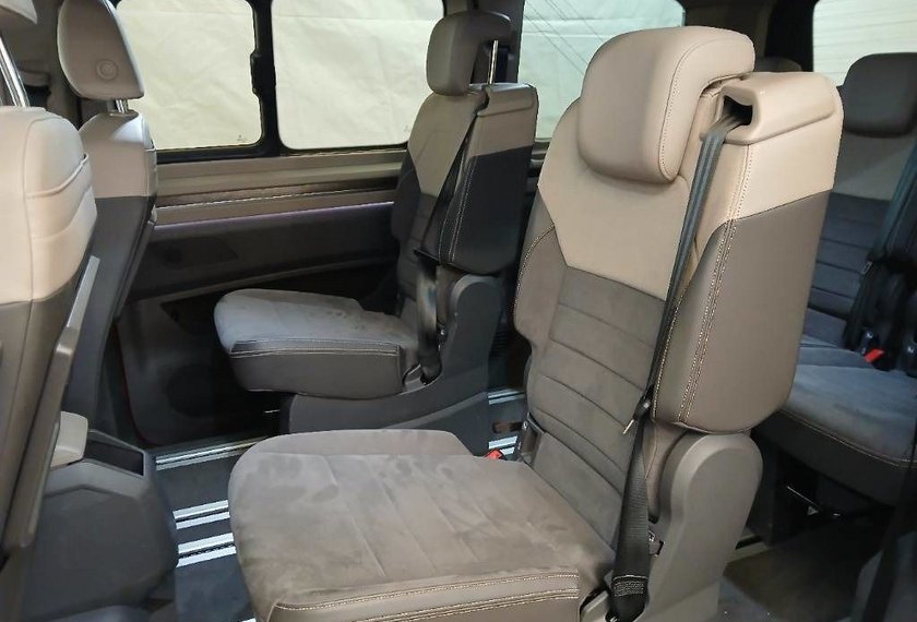 Volkswagen T7 Multivan T7 Multivan STYLE TDI DSG *7-SITZE*AHK*UPE:81*