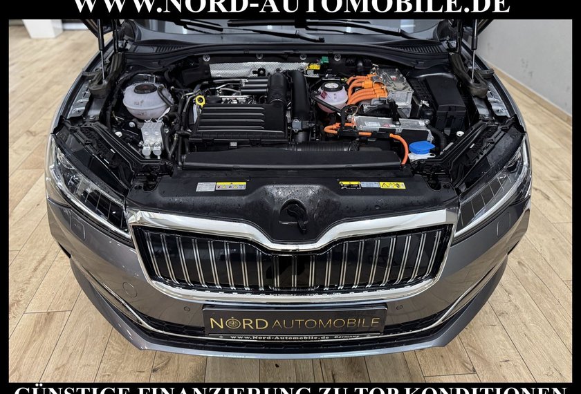 Skoda Superb Superb iV Limousine Style 1.4 TSI DSG Side&amp;Lane