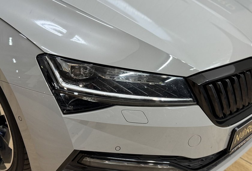 Skoda Superb Superb Combi 2.0 TDI DSG Sportline AHK/Area View