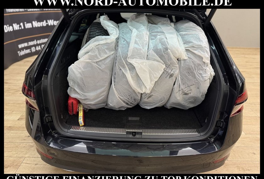 Skoda Superb Superb Combi Sportline 2.0 TDI DSG Navi/LED/19/