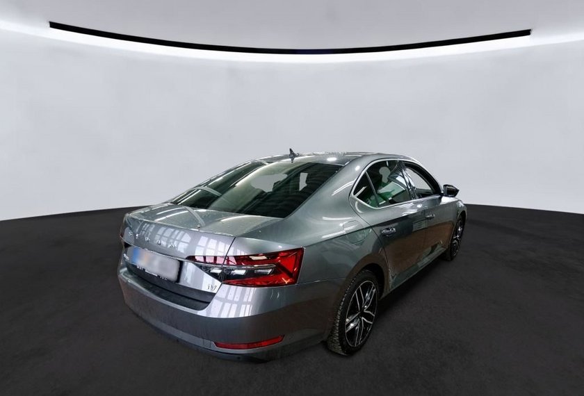 Skoda Superb Superb iV Limousine Style 1.4 TSI DSG Side&amp;Lane