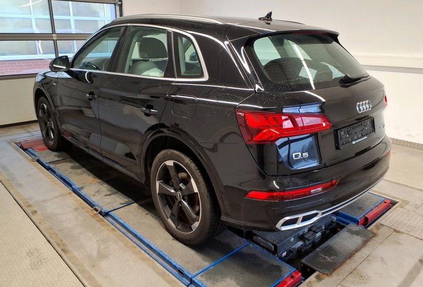 Audi Q5 Q5 55 TFSI e QU.S-tronic Design Selection Matrix