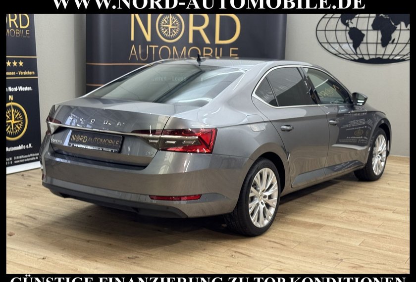 Skoda Superb Superb iV Limousine Style 1.4 TSI DSG Side&amp;Lane