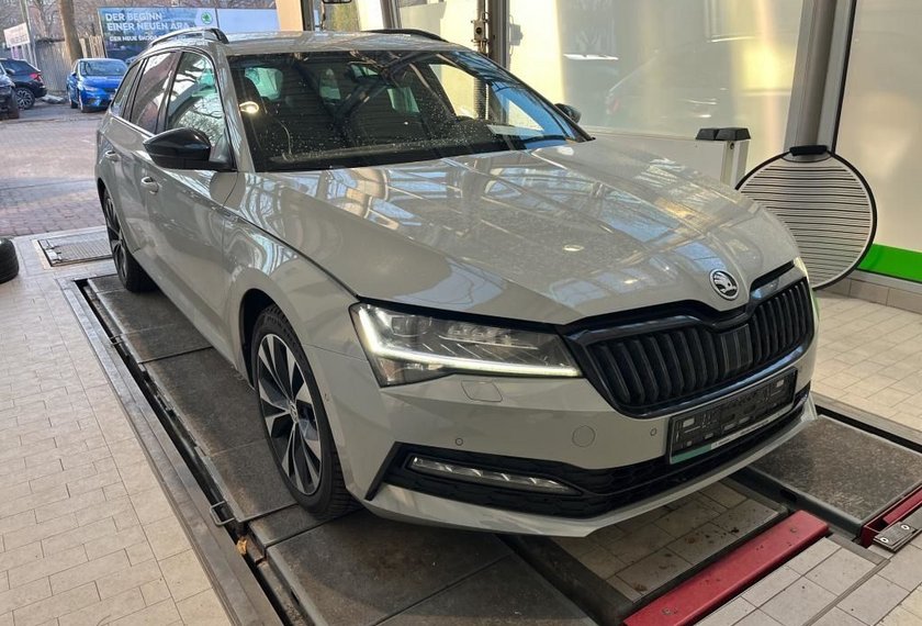 Skoda Superb Superb Combi Sportline 2.0 TDI DSG Virt.Cockpit