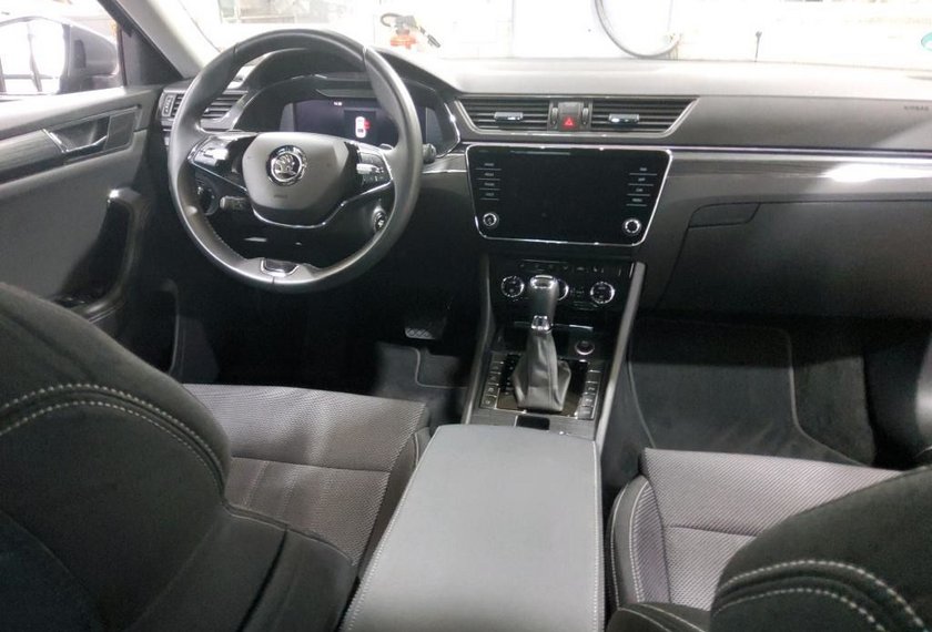 Skoda Superb Superb iV Limousine Style 1.4 TSI DSG Side&amp;Lane