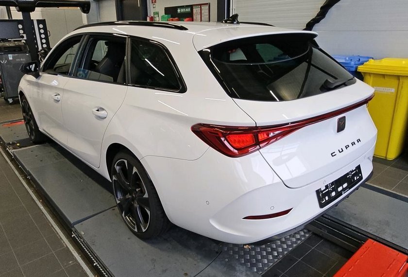 Cupra Leon Leon Sportstourer VZ 1.4 TSI e-Hybrid DSG Kamera