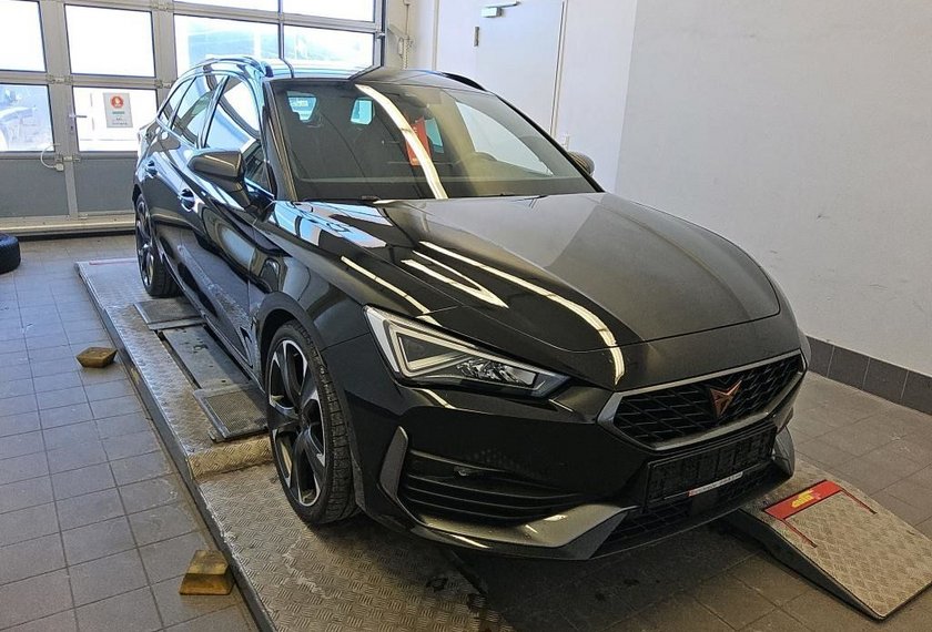 Cupra Leon Leon SP VZ 1.4 TSI e-HYBRID DSG AHK/KAmera/19/