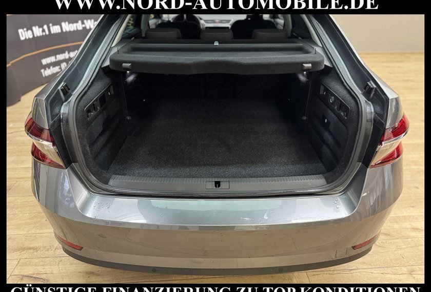 Skoda Superb Superb iV Limousine Style 1.4 TSI DSG Side&amp;Lane