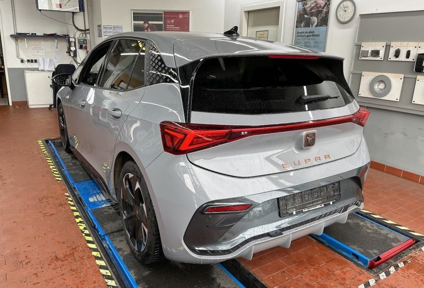 Cupra Born Born 170KW Kamera/Navi/LED/ACC/19