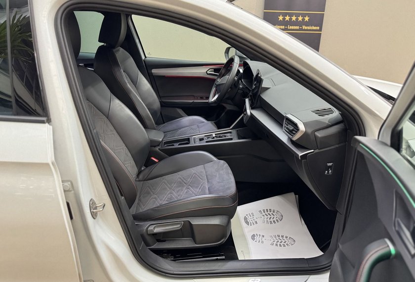 Seat Leon Leon 1.4 TSI e-HYBRID DSG Kamera/Navi/LED/18/ FR