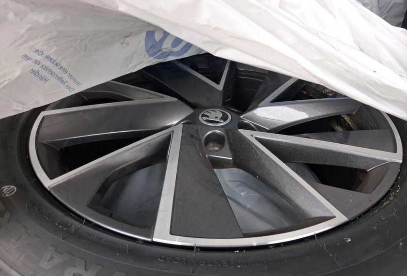 Skoda Enyaq Enyaq iV 80 x Sportline Pano/HeadUp/Wärmepumpe/