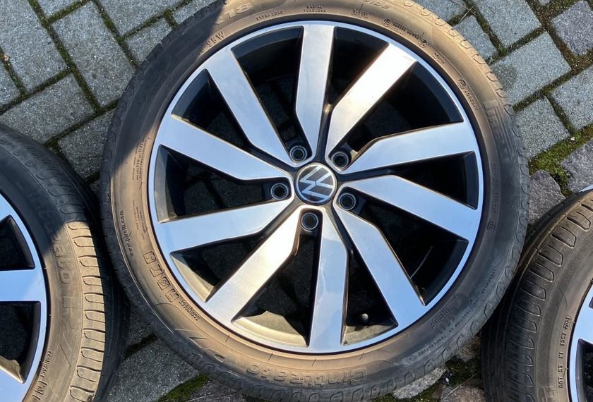 Volkswagen Touran Touran R-LINE 1.5 TSI *AHK*18Z*LED*ACC*UPE:46