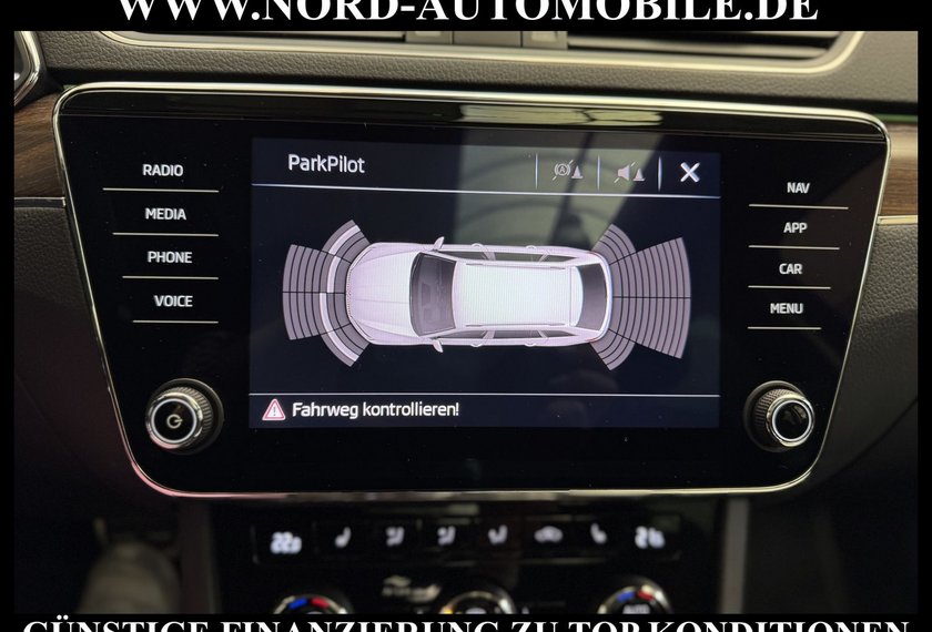 Skoda Superb Superb Combi 2.0 TDI 4x4 DSG Scout AHK/LED/Navi/