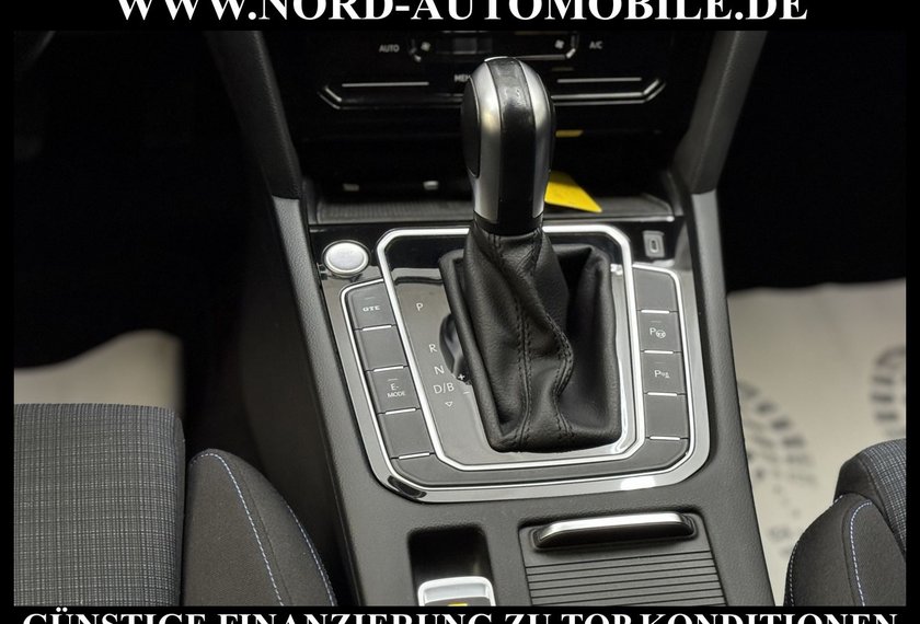 Volkswagen Passat Variant Passat Variant GTE 1.4 TSI eHybrid DSG HeadUp/17