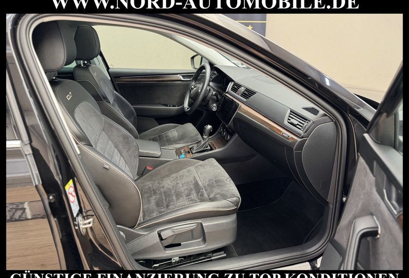 Skoda Superb Superb Combi SCOUT TDI DSG 4x4 *AHK*PANO*UPE61*