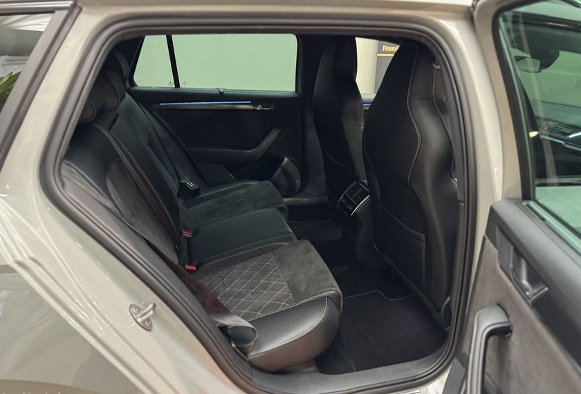 Skoda Superb Superb Combi 2.0 TDI DSG Sportline AHK/Area View