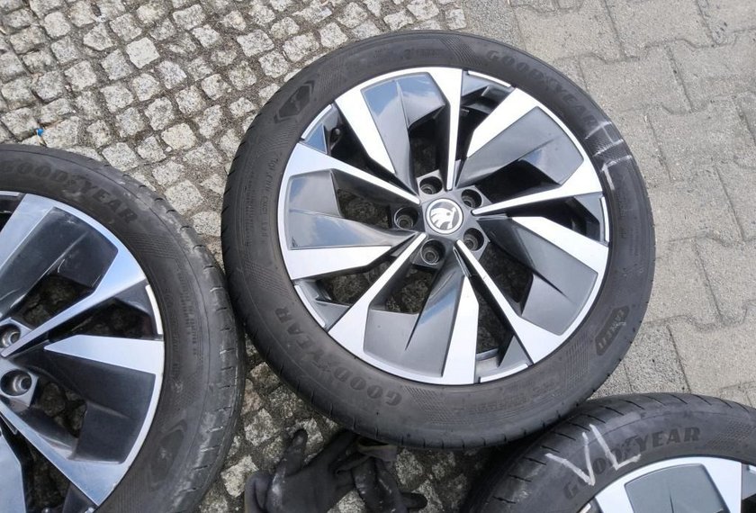 Skoda Karoq Karoq Style 2.0 TDI DSG AHK/StHz/Kamera/Virt.Coc