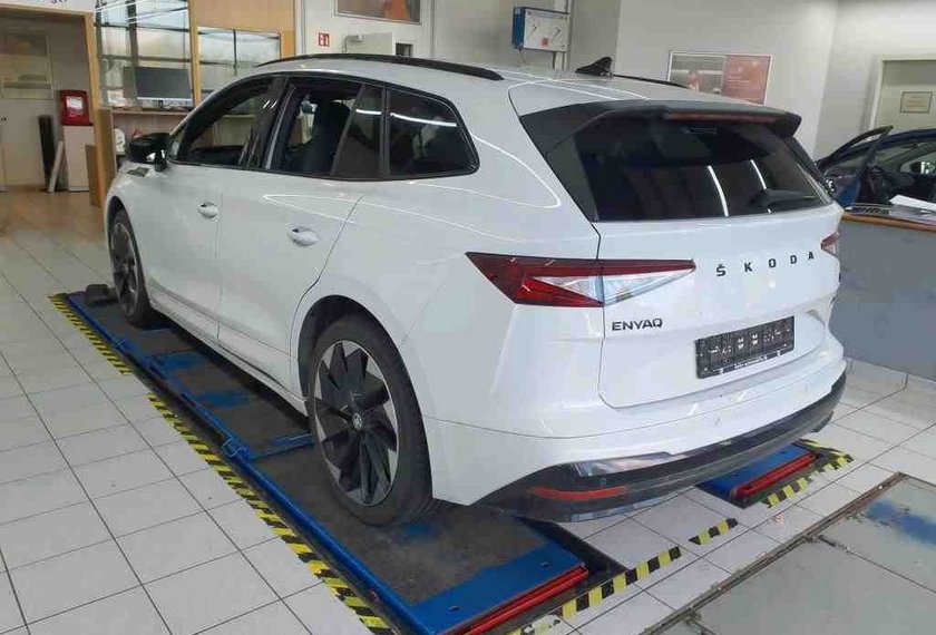 Skoda Enyaq Enyaq 80 Sportline Pano/AHK/Wärmepumpe/21/Kamera