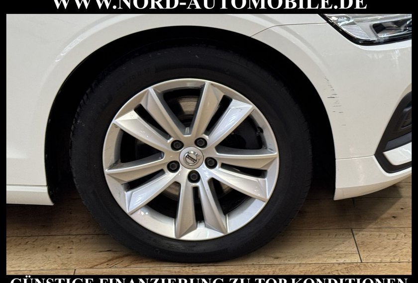 Volvo V60 V60 Kombi B3 B Momentum *LED*Navi*Kamera*SHZ*17Z