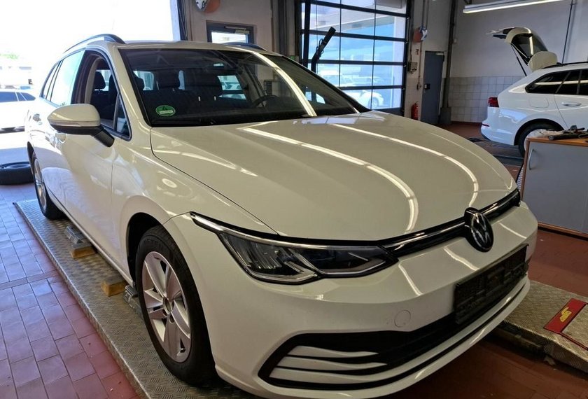 Volkswagen Golf Golf Variant 1.5 eTSI DSG Life Kamera/Navi/LED