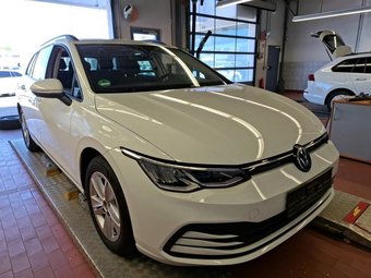 Volkswagen Golf Golf Variant 1.5 eTSI DSG Life Kamera/Navi/LED