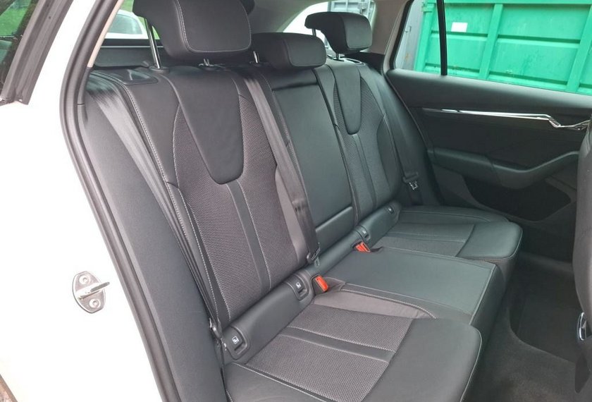 Skoda Octavia Octavia Combi 2.0 TDI DSG Style Kamera*LED*Navi