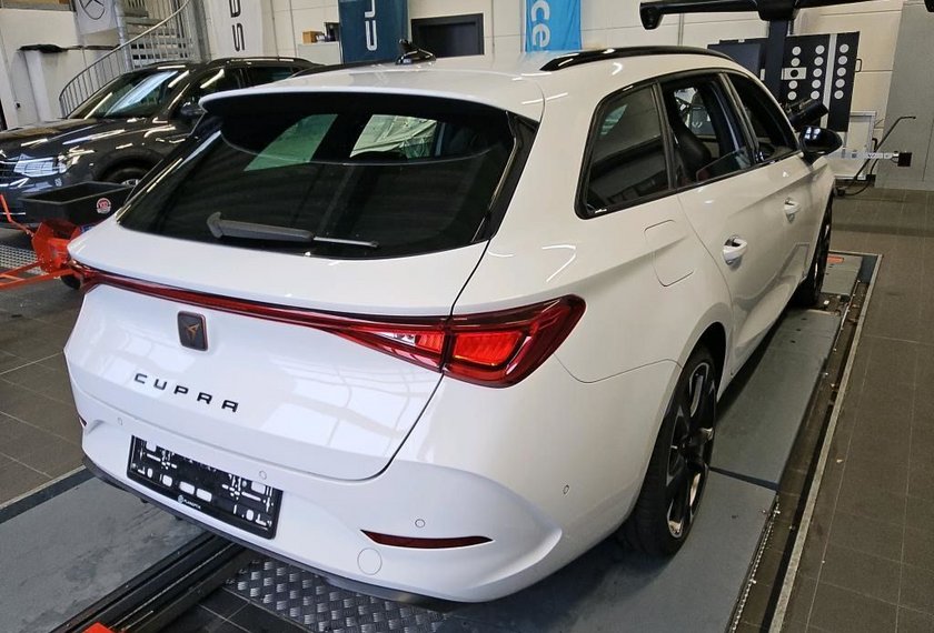 Cupra Leon Leon Sportstourer VZ 1.4 TSI e-Hybrid DSG Kamera