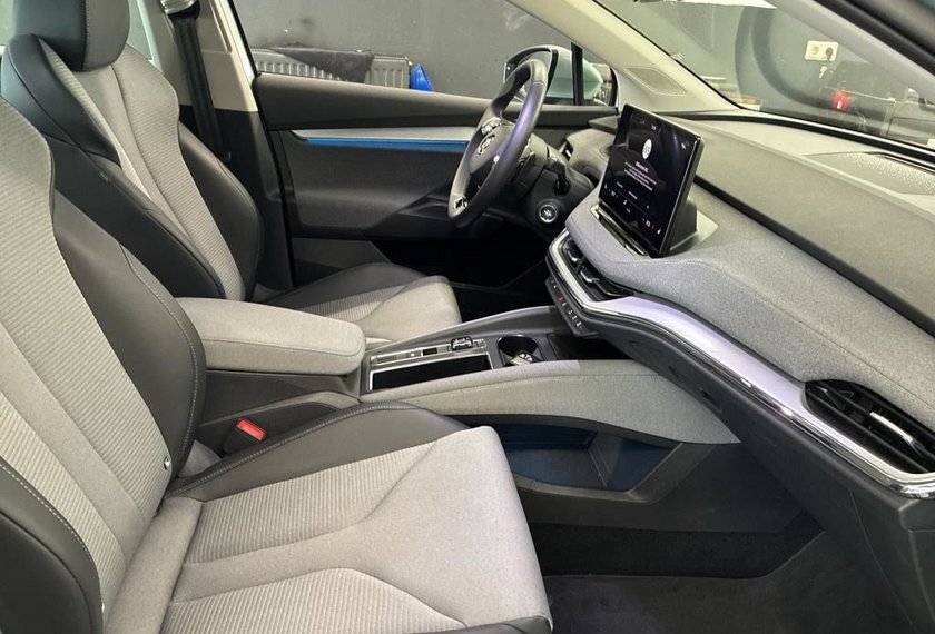 Skoda Enyaq Enyaq iV 50 Loft Teilleder/Navi/LED/19