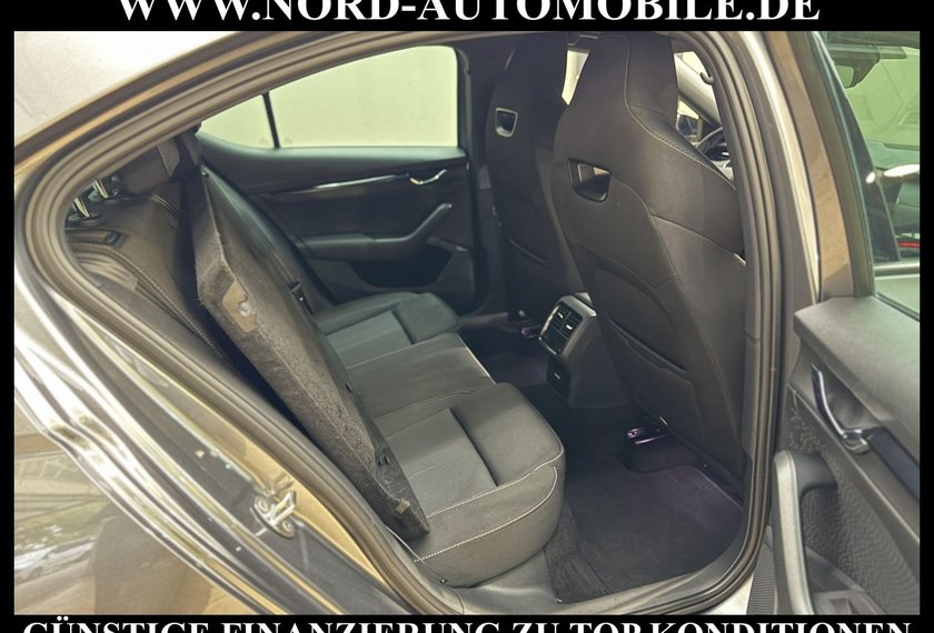 Skoda Octavia Octavia Limousine Sportline 2.0 TDI DSG Head-Up