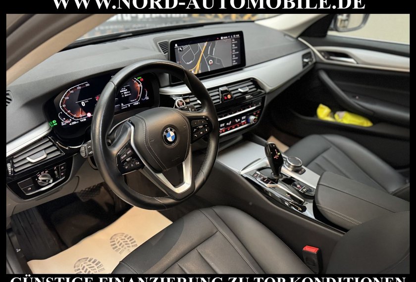 BMW 520 520 d Touring xDrive *LED*StHz*AHK*Luft*ParkAss*