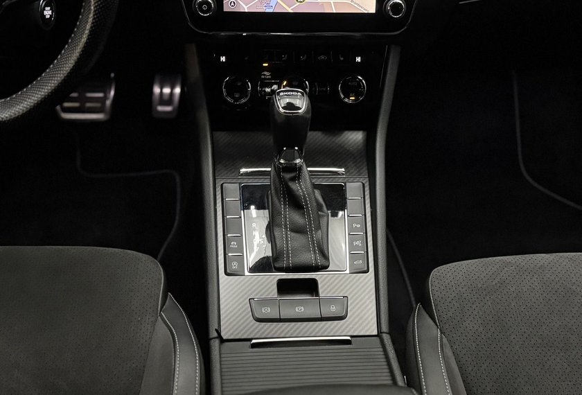 Skoda Superb Superb Combi 2.0 TDI DSG Sportline AHK/Area View