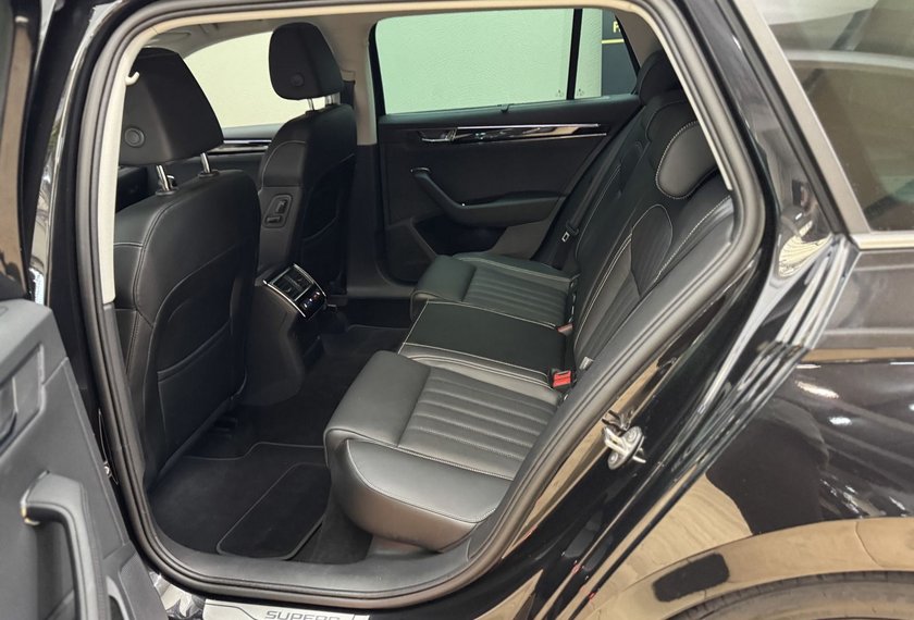 Skoda Superb Superb Combi Laurin &amp; Klement 2.0 TDI AHK/19/ L&amp;