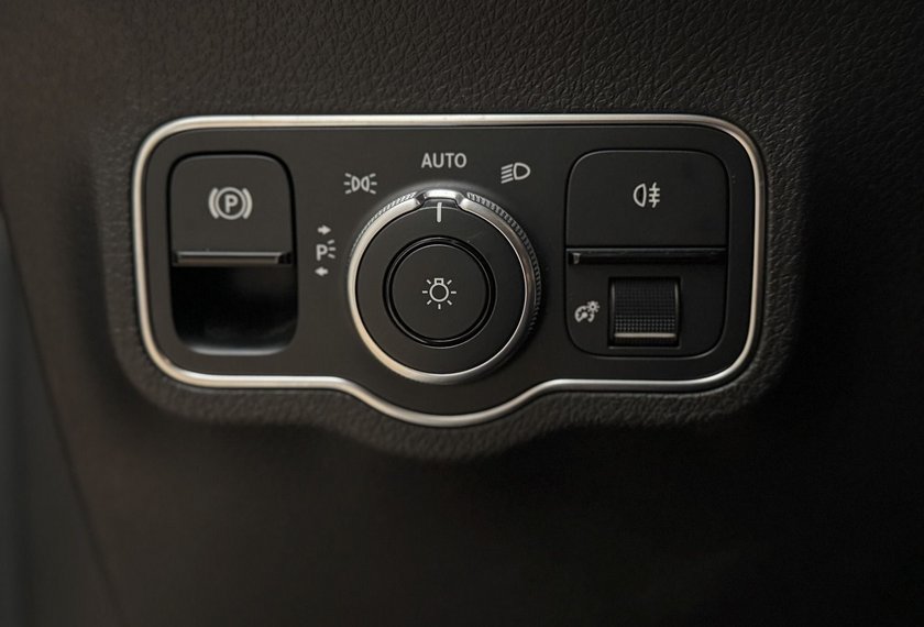 Mercedes-Benz GLB 200 GLB 200 d 4MATIC *7-SITZER*DISTRO+*AHK*PANO*LED*