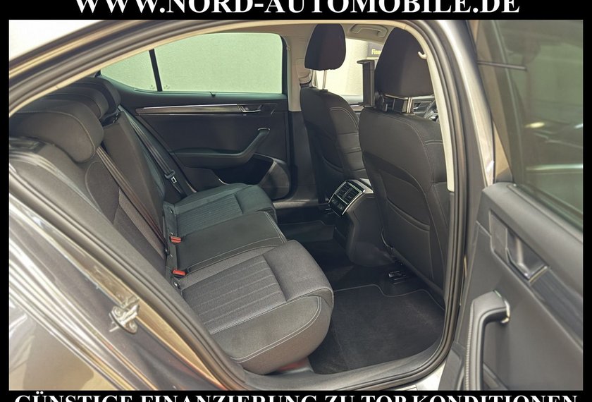 Skoda Superb Superb iV Limousine Style 1.4 TSI DSG Side&amp;Lane