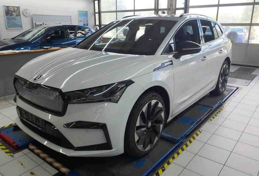 Skoda Enyaq Enyaq 80 Sportline Pano/AHK/Wärmepumpe/21/Kamera
