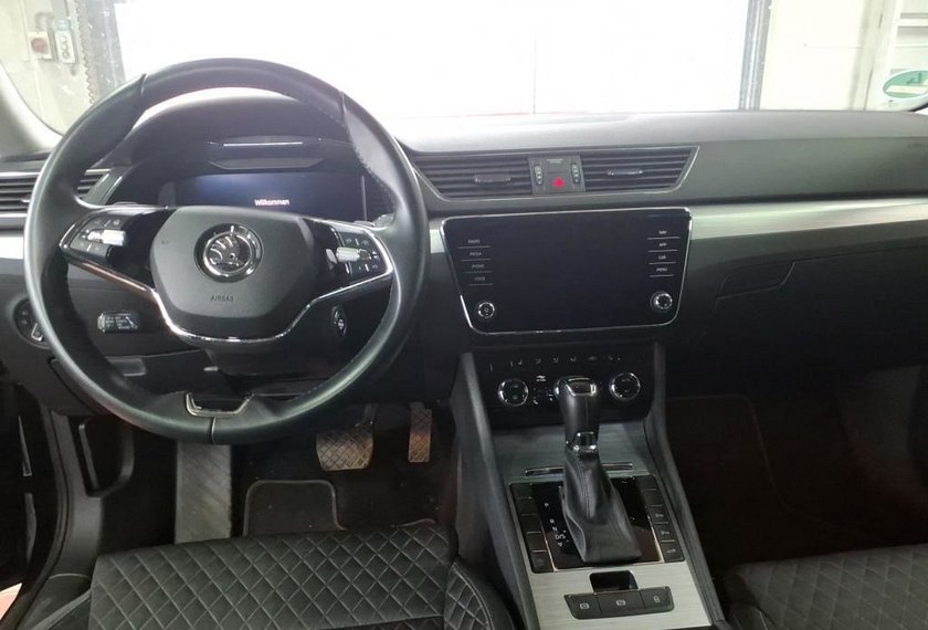 Skoda Superb Superb Combi 2.0 TDI Ambition DSG AHK/Kamera/Nav