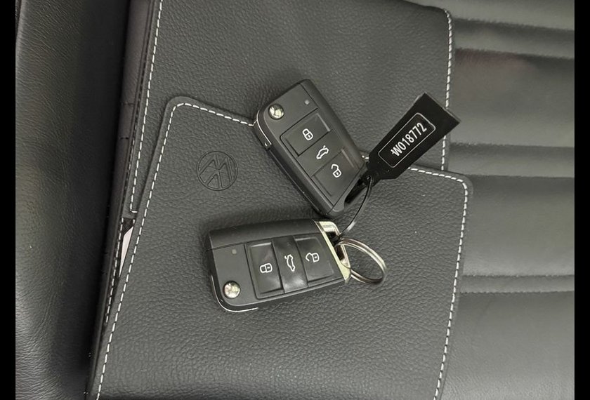 Volkswagen Touran Touran Highline 2.0 TDI DSG 7-Sitzer/Pano/AHK/17