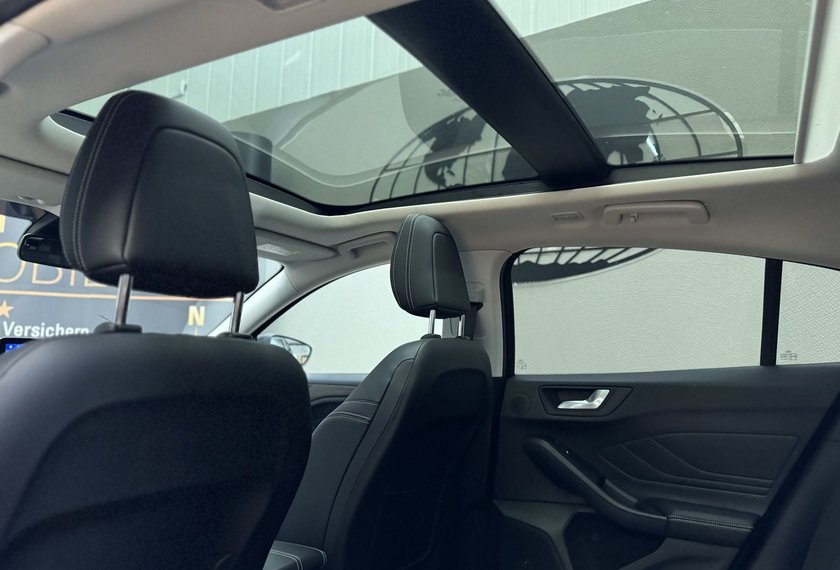 Ford Focus Focus Lim VIGNALE 1.5 EB *AHK*PANO*SCHÖN VOLL*