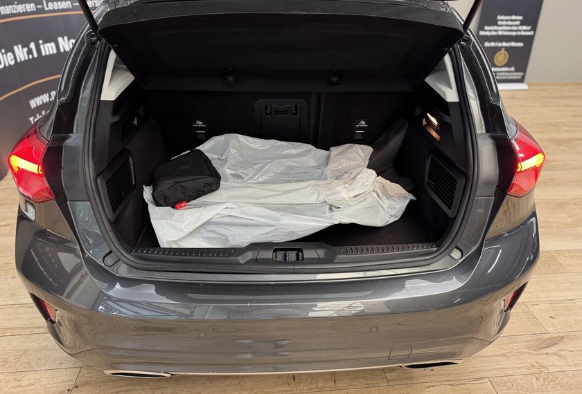 Ford Focus Focus Lim VIGNALE 1.5 EB *AHK*PANO*SCHÖN VOLL*