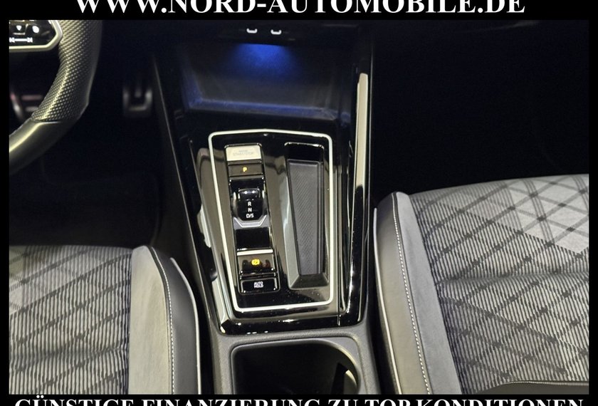 Volkswagen Golf Golf R-Line 1.5 eTSI DSG ACC/Navi/LED/PDC/17