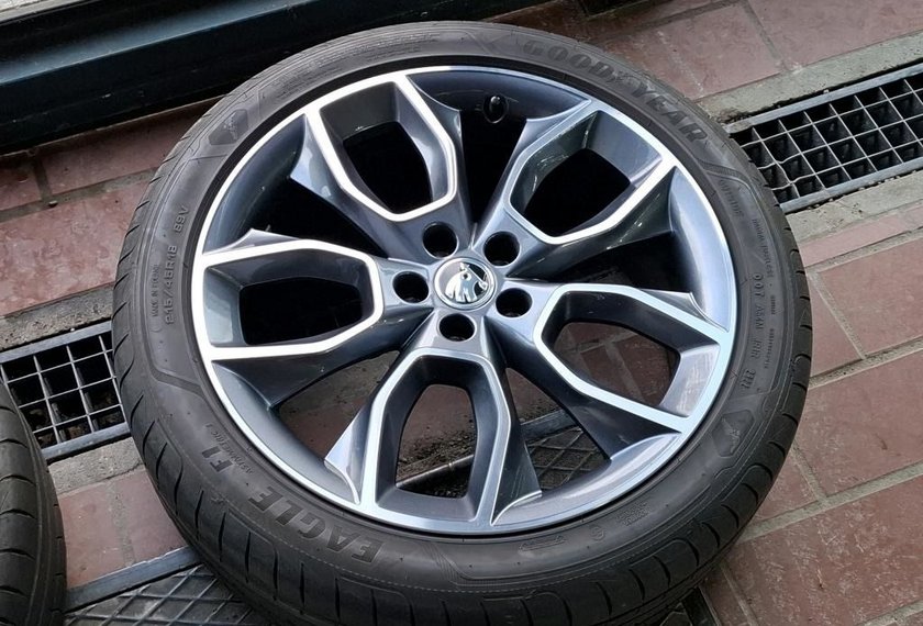 Skoda Kamiq Kamiq SCOUTLINE 1.5 TSI DSG*AHK*VIRT*18Z*LED*ACC