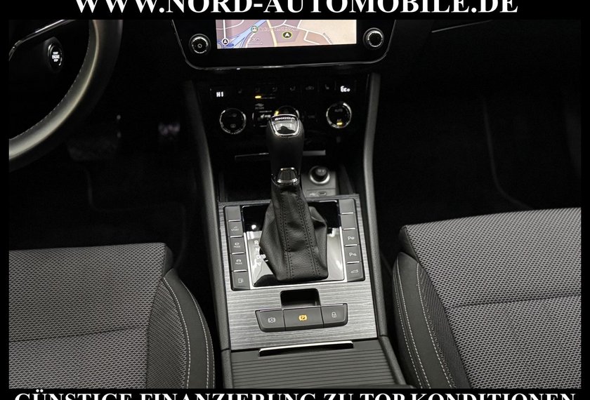 Skoda Superb Superb iV Limousine Style 1.4 TSI DSG Side&amp;Lane