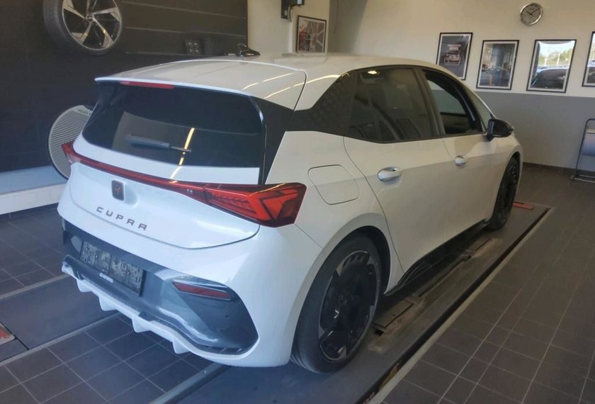Cupra Born Born 150 KW Automatik Kamera/SHZ/ACC/LM20