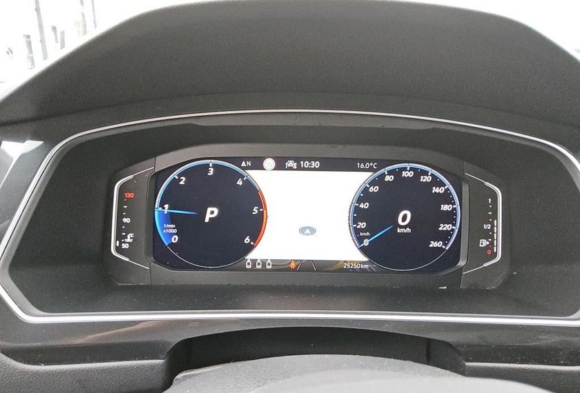 Volkswagen Tiguan Tiguan R-Line 2.0 TDI DSG Matrix/Kamera/Sid&amp;Lane