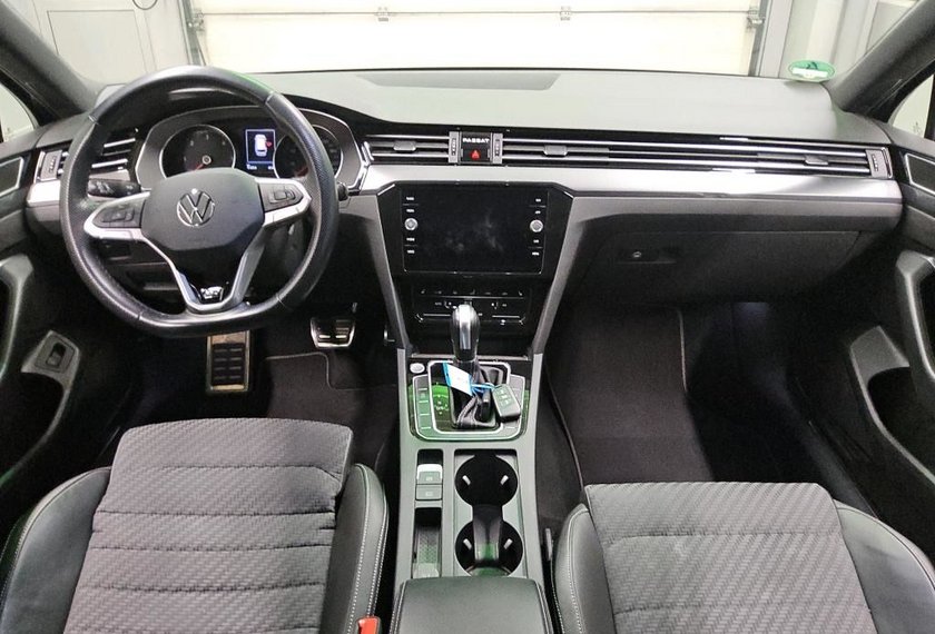 Volkswagen Passat Variant Passat Variant R-Line 2.0 TDI DSG AHK/Kamera/Nav