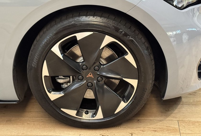 Cupra Born Born 170KW CCS/LED/LM19/63KWH