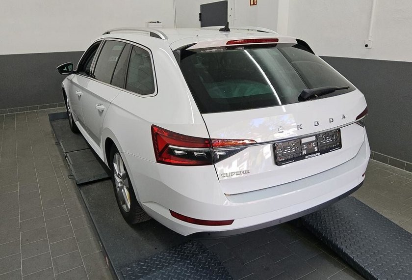 Skoda Superb Superb Combi 2.0 TDI Style DSG Leder/AHK/StHz/18
